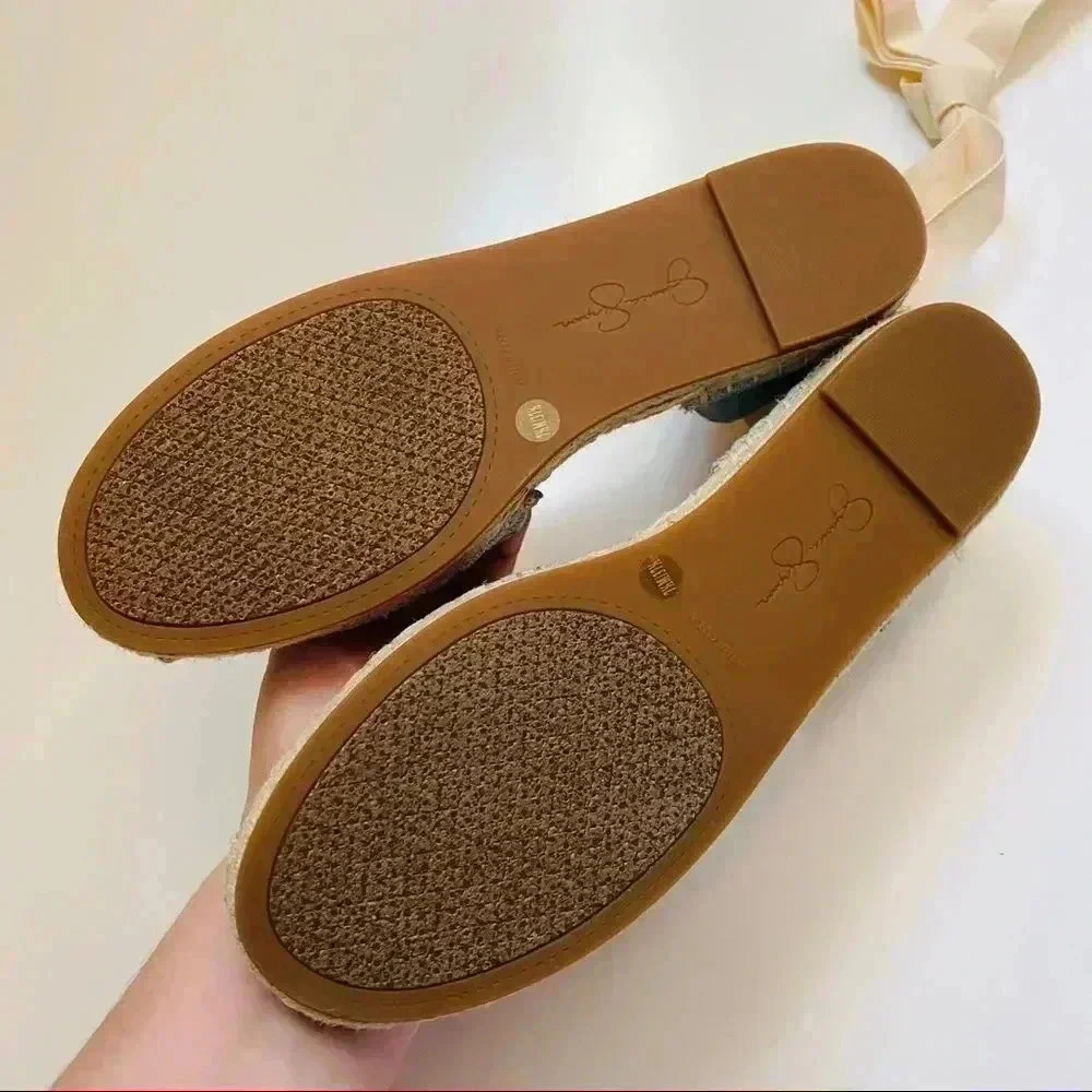 NWOT Jessica Simpson Fippo Floral Espadrilles